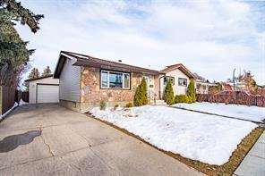 10 Mcphee Street, House detached with 4 bedrooms, 2 bathrooms and 4 parking in Red Deer County AB | Image 9