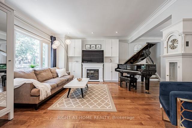 205 Prince Edward Dr S, House detached with 3 bedrooms, 2 bathrooms and 5 parking in Toronto ON | Image 36