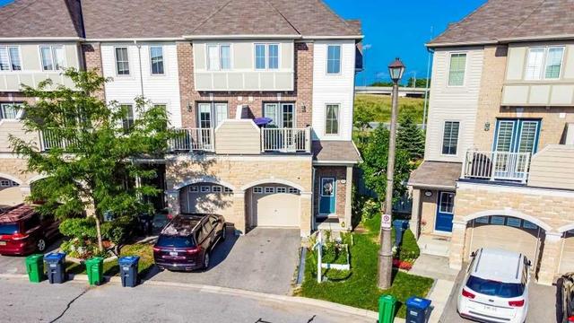 60 Soccavo Cres, Townhouse with 3 bedrooms, 4 bathrooms and 2 parking in Brampton ON | Image 1