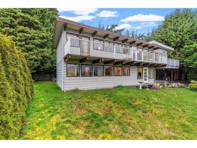 565 St Giles Road, House detached with 4 bedrooms, 2 bathrooms and null parking in West Vancouver BC | Card Image