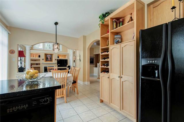 7027 Gillespie Lane, House detached with 3 bedrooms, 4 bathrooms and 6 parking in Mississauga ON | Image 2