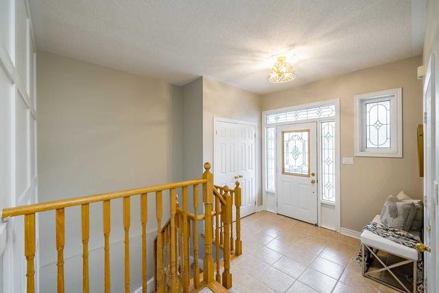 4 Fitzpatrick Crt, House detached with 2 bedrooms, 3 bathrooms and 4 parking in Whitby ON | Image 23