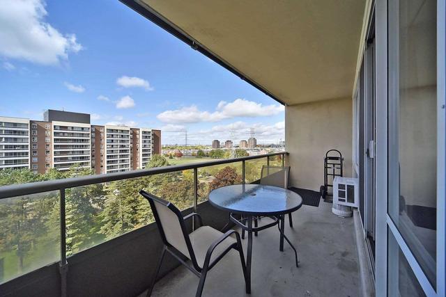 813 - 25 Four Winds Dr, Condo with 3 bedrooms, 2 bathrooms and 1 parking in Toronto ON | Image 18
