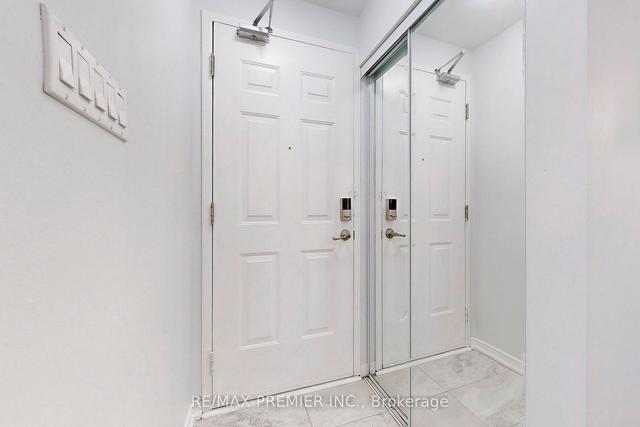 266 - 19 Coneflower Cres, Townhouse with 2 bedrooms, 1 bathrooms and 1 parking in Toronto ON | Image 18