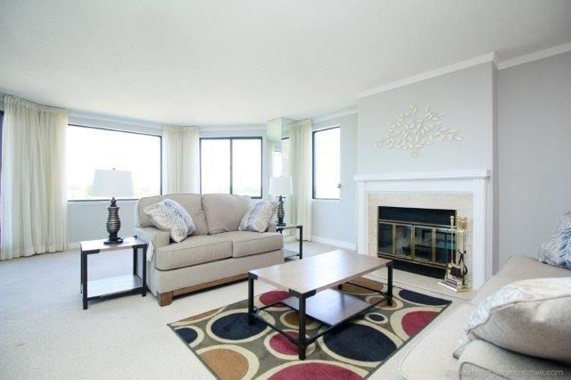 1004 - 100 Lakeshore Rd E, Condo with 1 bedrooms, 2 bathrooms and 2 parking in Oakville ON | Image 3