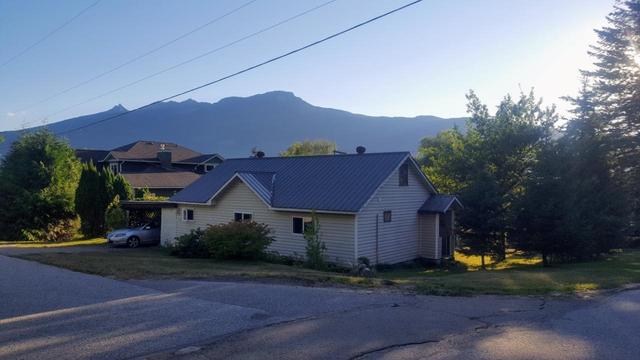 316 Nelson Avenue Nw, House detached with 2 bedrooms, 1 bathrooms and null parking in Nakusp BC | Image 7