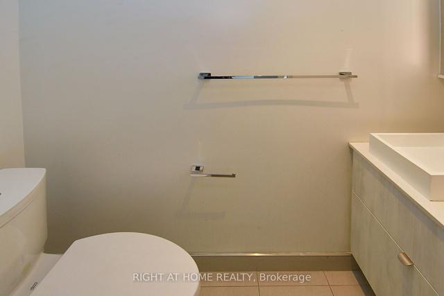 2406 - 215 Queen St W, Condo with 1 bedrooms, 1 bathrooms and 0 parking in Toronto ON | Image 11