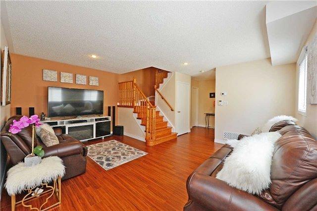 113 Saddletree Tr, House semidetached with 3 bedrooms, 3 bathrooms and 3 parking in Brampton ON | Image 3