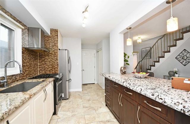 76 Stephensen Crt, House detached with 3 bedrooms, 3 bathrooms and 3 parking in Brampton ON | Image 6