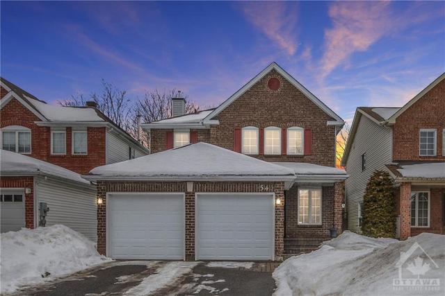 54 Bannock Crescent, House detached with 4 bedrooms, 3 bathrooms and 6 parking in Ottawa ON | Image 1