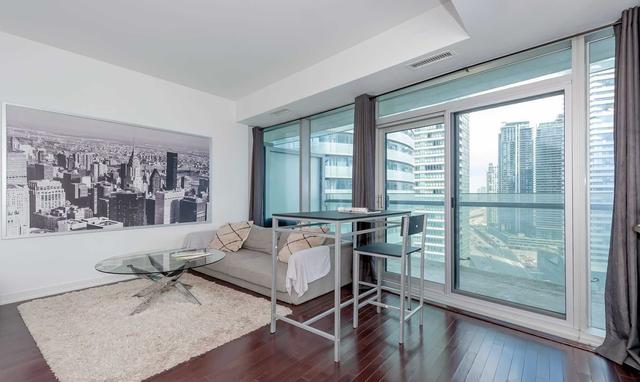 2001 - 12 York St, Condo with 1 bedrooms, 1 bathrooms and 0 parking in Toronto ON | Image 10