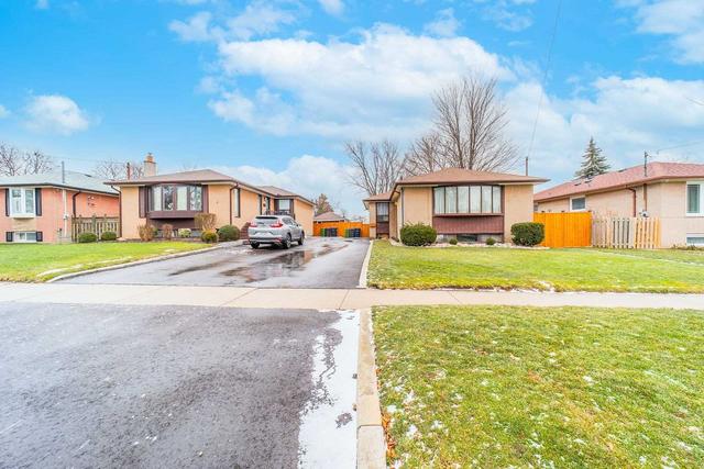 7 Aspendale Dr, House detached with 3 bedrooms, 2 bathrooms and 4 parking in Toronto ON | Image 12