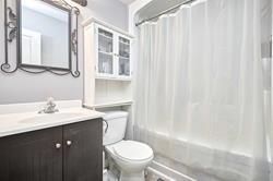 20 Alfred St, House detached with 2 bedrooms, 1 bathrooms and 6 parking in Barrie ON | Image 2