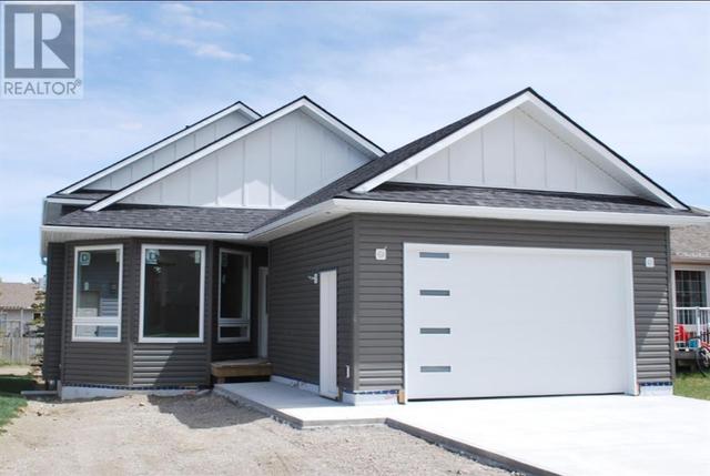 1121 Briar Road, House detached with 4 bedrooms, 3 bathrooms and 4 parking in Pincher Creek AB | Card Image