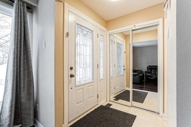 83 Manitou Cres, House semidetached with 3 bedrooms, 2 bathrooms and 4 parking in Brampton ON | Image 12