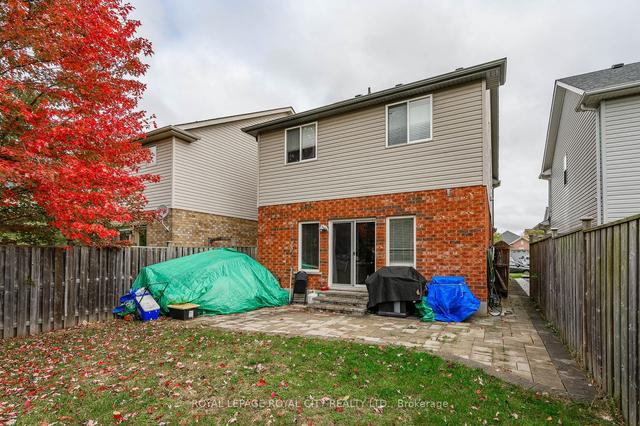 19 Sinclair St, House detached with 3 bedrooms, 3 bathrooms and 4 parking in Guelph ON | Image 22