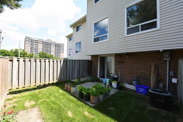 24 Franklin Crt, Townhouse with 3 bedrooms, 2 bathrooms and 2 parking in Brampton ON | Image 26