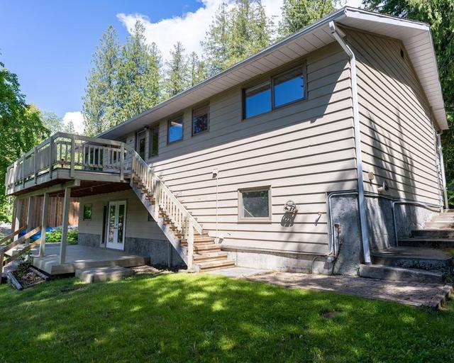 7484 Highway 3a, House detached with 4 bedrooms, 3 bathrooms and null parking in Central Kootenay E BC | Image 48