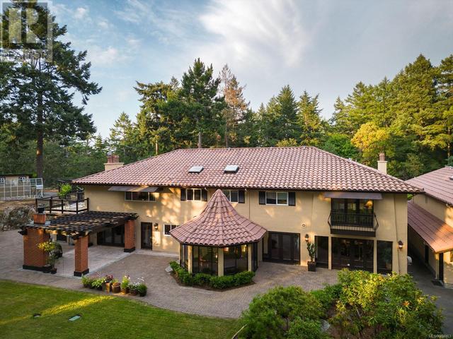 2495 Shannon Pl, House detached with 6 bedrooms, 8 bathrooms and 8 parking in Saanich BC | Image 8