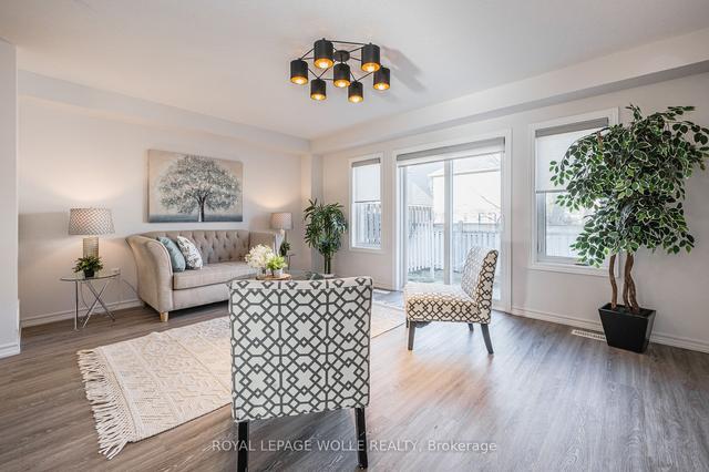 71 Arlington Cres, Townhouse with 3 bedrooms, 3 bathrooms and 2 parking in Guelph ON | Image 39
