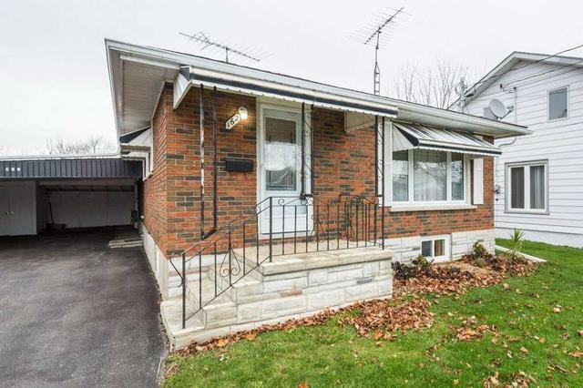162 Wellington Main St, House detached with 2 bedrooms, 1 bathrooms and 5 parking in Prince Edward County ON | Card Image