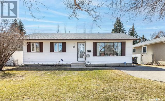 233 Assiniboine Drive, House detached with 4 bedrooms, 2 bathrooms and null parking in Saskatoon SK | Image 3