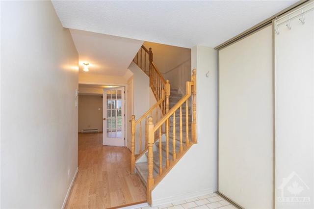 1838 Summerfields Crescent, Townhouse with 3 bedrooms, 3 bathrooms and 2 parking in Ottawa ON | Image 4
