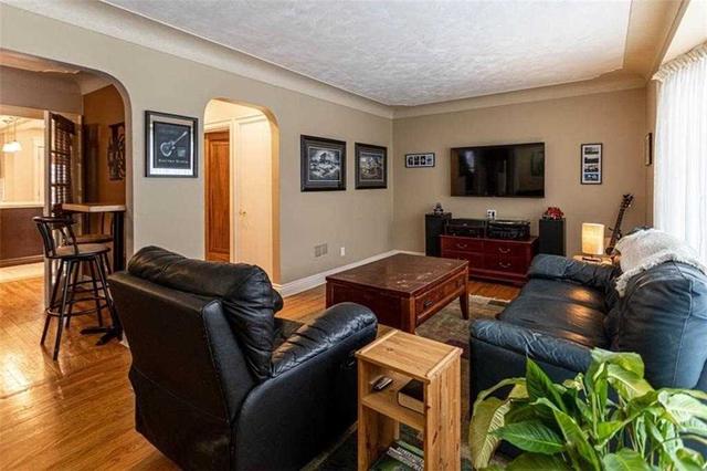 108 Second St N, House detached with 3 bedrooms, 2 bathrooms and 6 parking in Hamilton ON | Image 5
