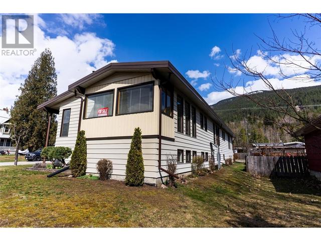 108 Ford Street, House detached with 3 bedrooms, 2 bathrooms and 2 parking in Revelstoke BC | Image 30