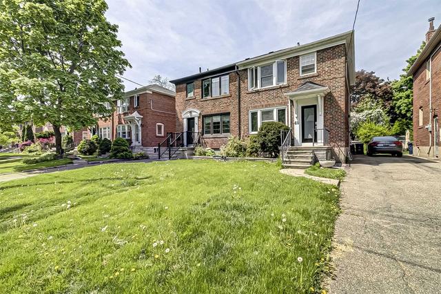 40 Beaufield Ave, House semidetached with 3 bedrooms, 3 bathrooms and 1 parking in Toronto ON | Image 1