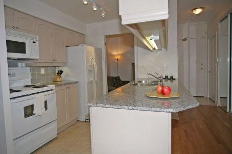 304 - 40 Old Mill Rd, Condo with 1 bedrooms, 1 bathrooms and 1 parking in Oakville ON | Image 2