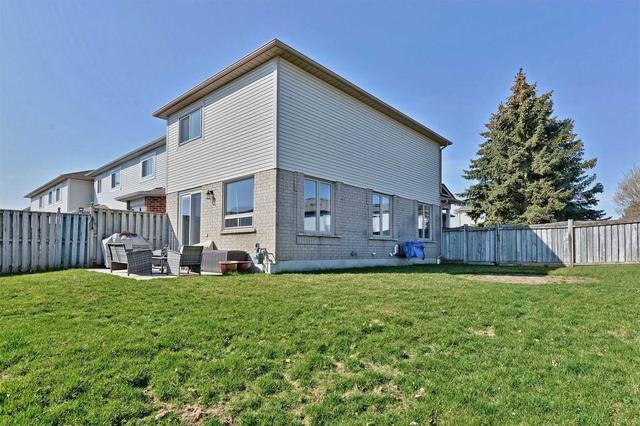 60 Greengrove Way, Condo with 3 bedrooms, 3 bathrooms and 2 parking in Whitby ON | Image 10