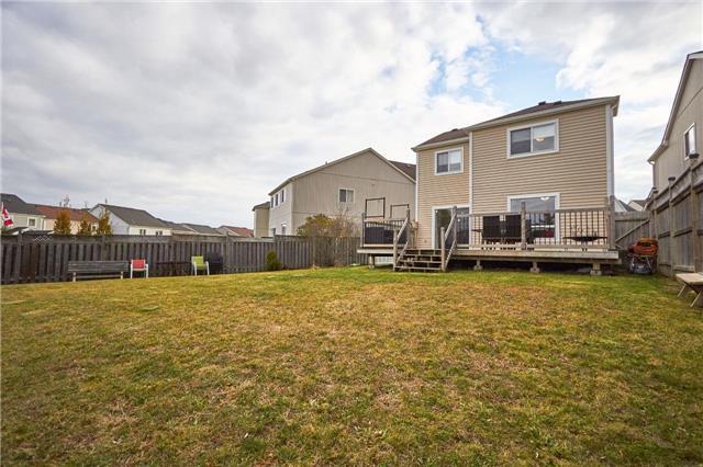 1256 Ashgrove Cres, House detached with 3 bedrooms, 2 bathrooms and 2 parking in Oshawa ON | Image 15