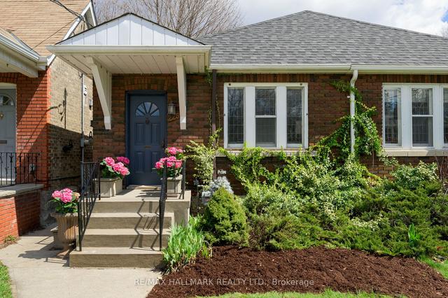 225 Airdrie Rd, House semidetached with 2 bedrooms, 2 bathrooms and 1 parking in Toronto ON | Image 32