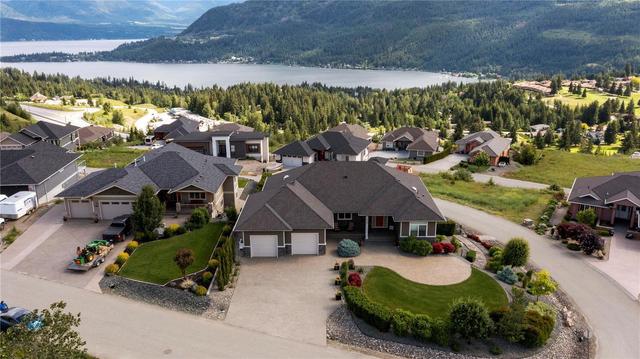 2582 St Andrews Street, House detached with 6 bedrooms, 3 bathrooms and 6 parking in Columbia Shuswap C BC | Card Image