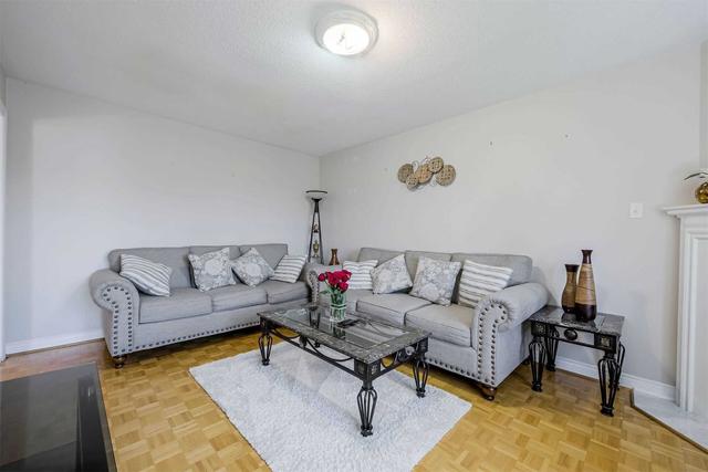 1043 Bradbury Chse W, House detached with 4 bedrooms, 4 bathrooms and 8 parking in Mississauga ON | Image 2