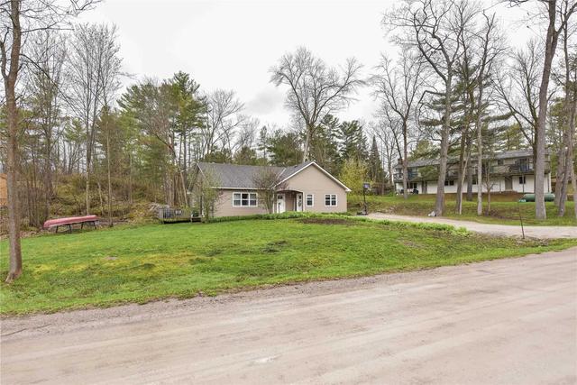 7768 Singing Pines Rd, House detached with 3 bedrooms, 2 bathrooms and 4 parking in Ramara ON | Image 1