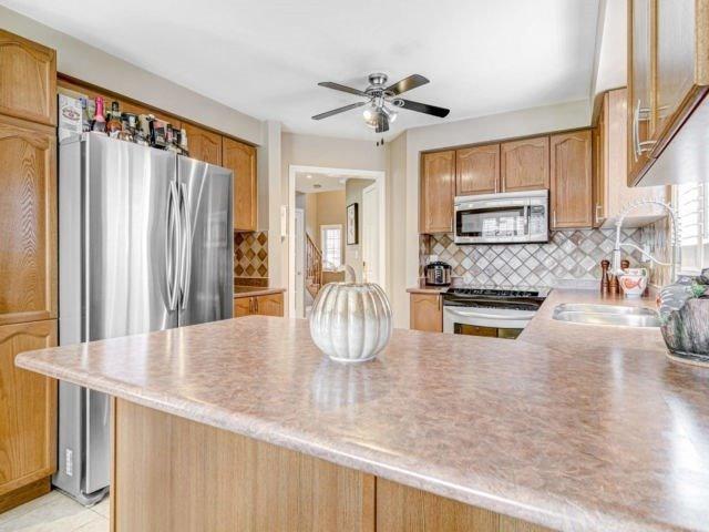 21 Milkweed Cres, House detached with 3 bedrooms, 3 bathrooms and 4 parking in Brampton ON | Image 11