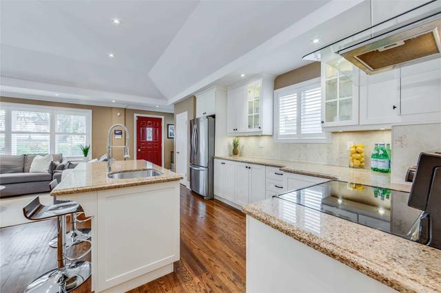 50 Ionview Rd, House detached with 3 bedrooms, 3 bathrooms and 3 parking in Toronto ON | Image 2