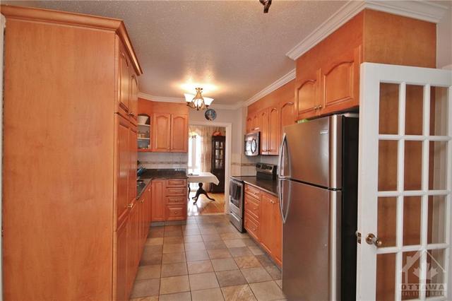 1271 Collins Avenue, House detached with 4 bedrooms, 3 bathrooms and 2 parking in Ottawa ON | Image 13
