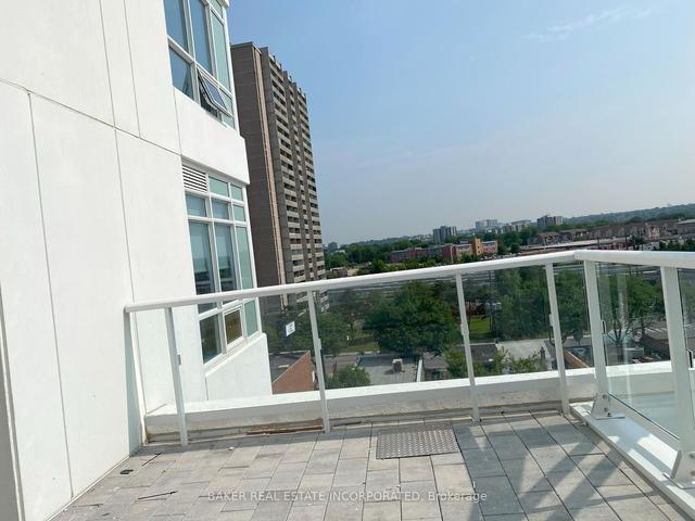 701 - 10 Wilby Cres, Condo with 3 bedrooms, 2 bathrooms and 1 parking in Toronto ON | Image 5