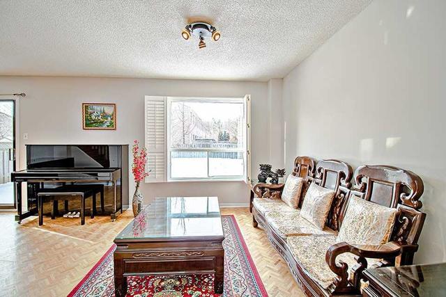 1593 Parish Lane, House detached with 3 bedrooms, 3 bathrooms and 3 parking in Oakville ON | Image 2