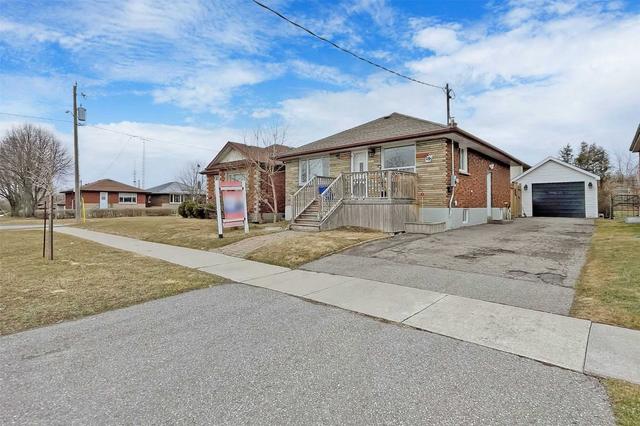 295 Wolfe St, House detached with 2 bedrooms, 2 bathrooms and 5 parking in Oshawa ON | Card Image
