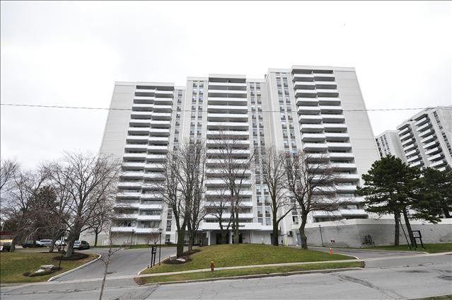 812 - 10 Parkway Forest Dr, Condo with 2 bedrooms, 2 bathrooms and 1 parking in Toronto ON | Image 1