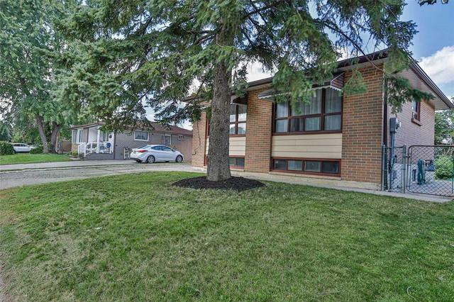 52 Reigate Ave, House detached with 3 bedrooms, 2 bathrooms and 3 parking in Brampton ON | Image 1