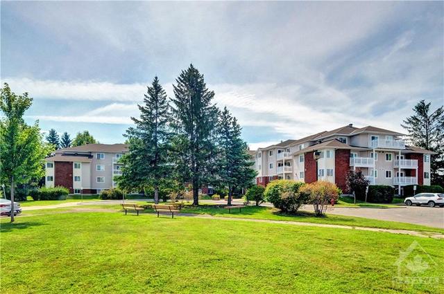 6 - 268 Lorry Greenberg Drive, Condo with 2 bedrooms, 1 bathrooms and 1 parking in Ottawa ON | Card Image