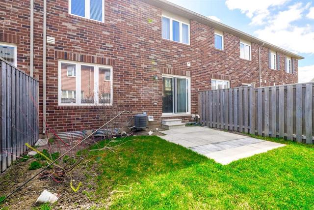 73 Mccandless Crt, House attached with 3 bedrooms, 2 bathrooms and 3 parking in Milton ON | Image 18
