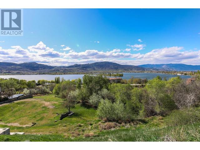 4004 39th Street, House detached with 2 bedrooms, 2 bathrooms and 3 parking in Okanagan Similkameen A BC | Image 8