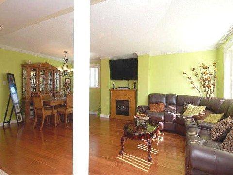 3637 Woodruff Cres, House detached with 3 bedrooms, 2 bathrooms and 6 parking in Mississauga ON | Image 3