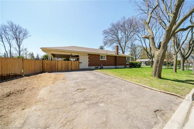 12 Allwood Street, House detached with 5 bedrooms, 2 bathrooms and 4 parking in Brantford ON | Image 38